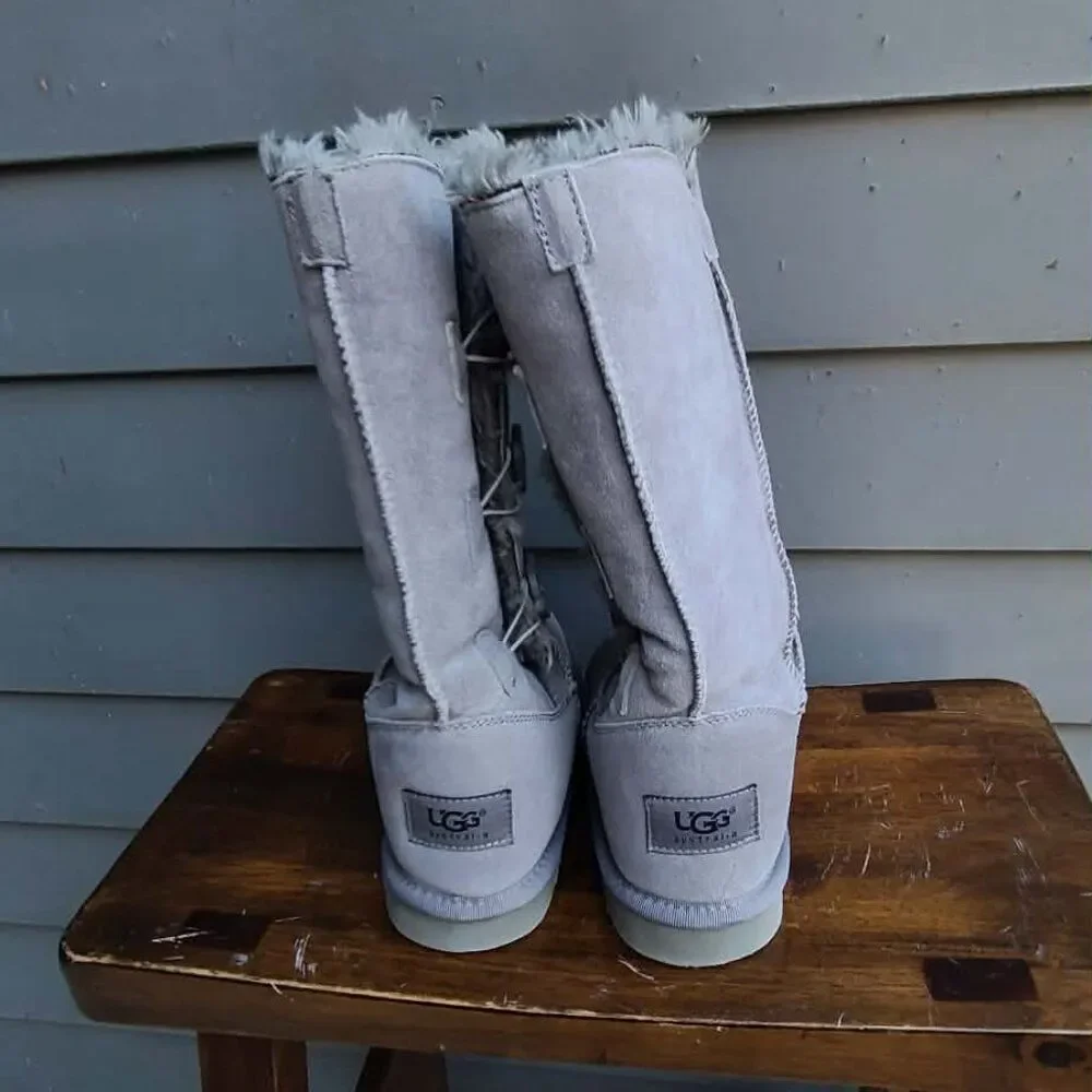 UGG Australia Gray Suede Triplet Bailey Button Boots size 8